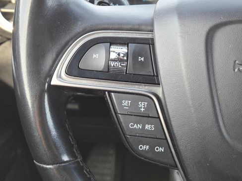 Used 2020 Lincoln Nautilus Premier w/ Equipment Group 101A image 6