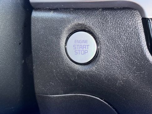 Used 2025 Kia Sorento LX FWD image 9