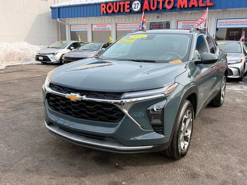 Used 2025 Chevrolet Trax LT image 4