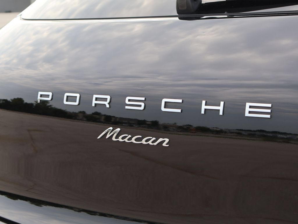 Used 2018 Porsche Macan AWD/4WD image 8