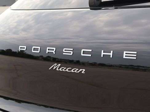 Used 2018 Porsche Macan AWD/4WD image 8