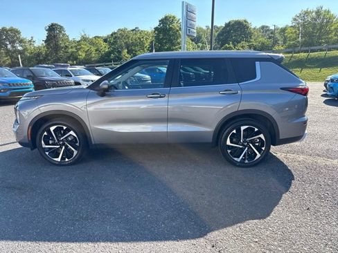 Used 2023 Mitsubishi Outlander SE AWD/4WD image 2