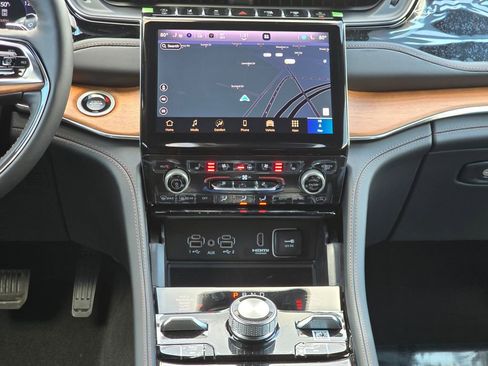 New 2025 Jeep Grand Cherokee Summit image 30