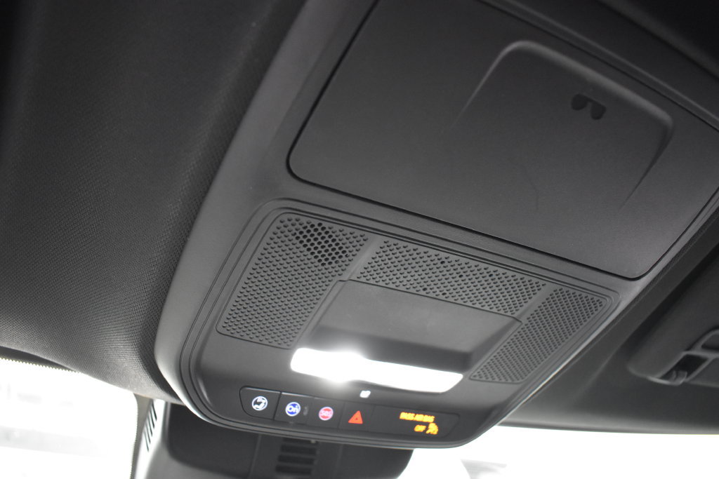 Used 2025 Chevrolet Traverse LT FWD image 30