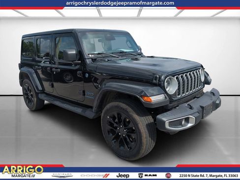 Used 2025 Jeep Wrangler Unlimited Sahara AWD/4WD image 1