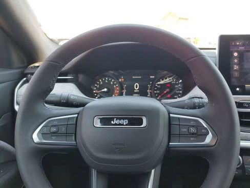 Used 2024 Jeep Compass Latitude AWD/4WD image 11