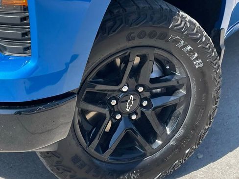 Used 2024 Chevrolet Silverado 1500 Custom Trail Boss w/ LPO, Dark Essentials Package image 8