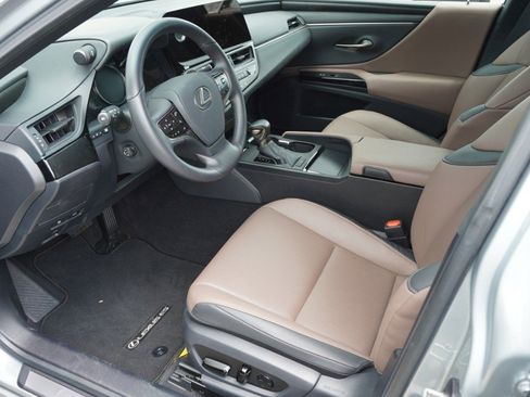 Used 2025 Lexus ES 350 w/ Premium Package FWD image 9
