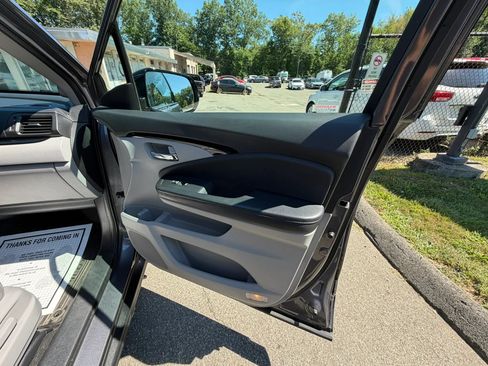 Used 2016 Honda Pilot Touring image 11