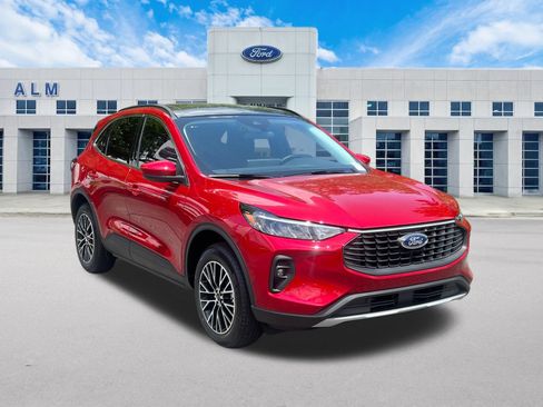 New 2025 Ford Escape SE image 3
