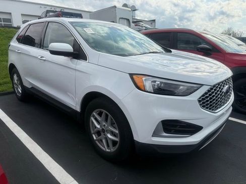 Used 2024 Ford Edge SEL image 3