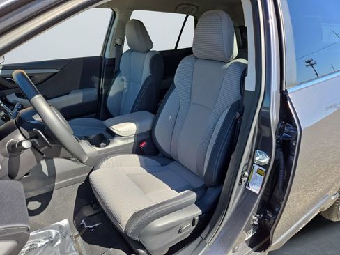 Used 2025 Subaru Outback Premium image 9