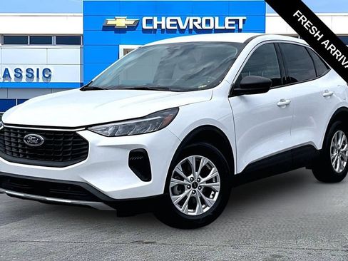Used 2023 Ford Escape Active w/ Tech Pack #1 FWD image 2