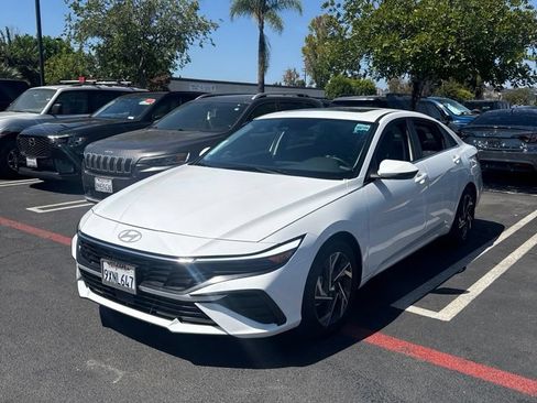 Certified 2025 Hyundai Elantra Limited FWD image 1