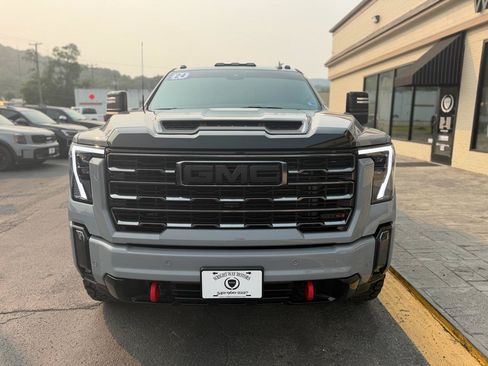 Used 2024 GMC Sierra 2500 AT4 w/ AT4 Premium Plus Package AWD/4WD image 7