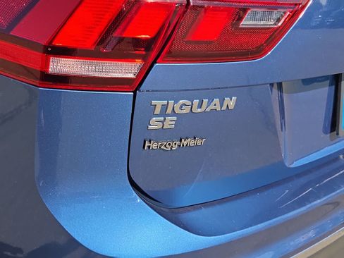 Used 2018 Volkswagen Tiguan SE AWD/4WD image 15