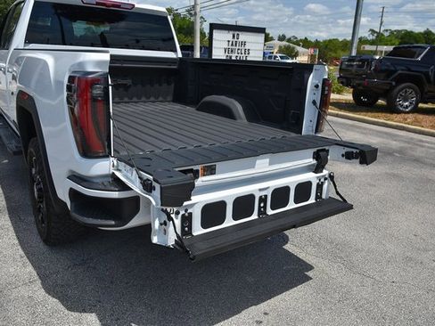 Used 2024 GMC Sierra 2500 AT4 image 18