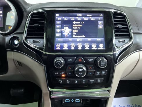 Used 2020 Jeep Grand Cherokee Summit AWD/4WD image 21