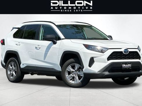 Used 2022 Toyota RAV4 LE AWD/4WD image 2