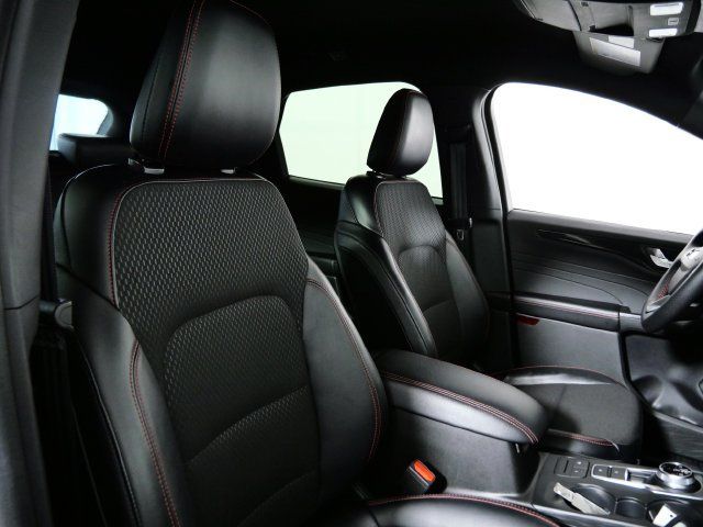 Certified 2025 Ford Escape ST-Line AWD/4WD image 10