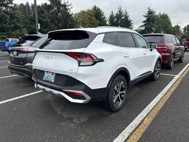 Used 2024 Kia Sportage EX AWD/4WD image 3