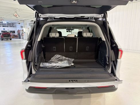 New 2026 Lincoln Navigator Premiere AWD/4WD image 28