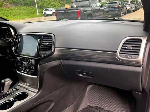 Used 2021 Jeep Grand Cherokee Laredo X AWD/4WD image 13