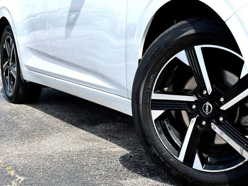 Used 2024 Nissan Sentra SV image 2