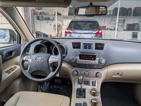 Used 2011 Toyota Highlander 2WD image 17