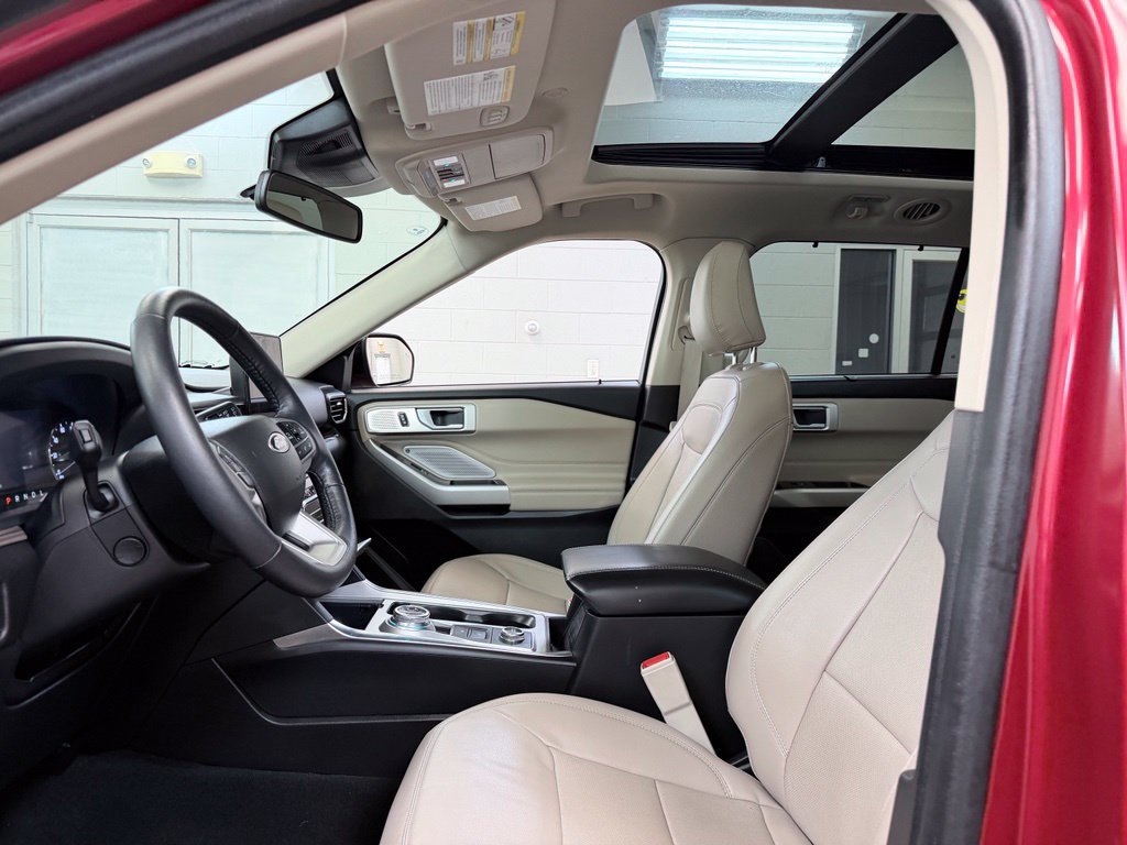 Used 2023 Ford Explorer Limited w/ Limited Technology Package AWD/4WD image 13