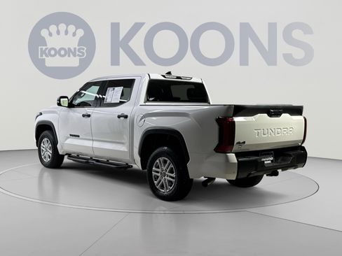 Used 2022 Toyota Tundra SR5 w/ SR5 Convenience Package AWD/4WD image 10