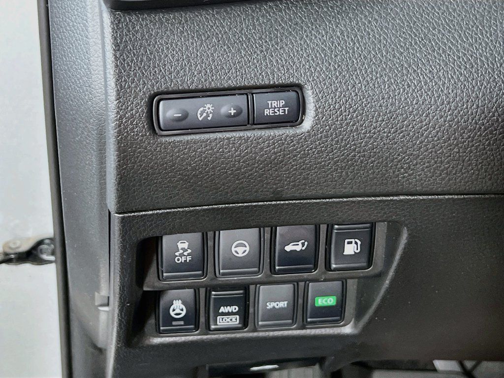 Used 2019 Nissan Rogue SV w/ Premium Package AWD/4WD image 9