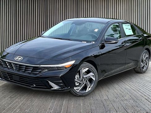 New 2026 Hyundai Elantra Limited FWD image 2