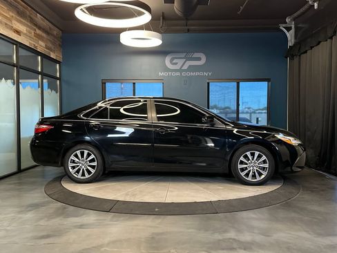 Used 2015 Toyota Camry XLE w/ Moonroof Package FWD image 2