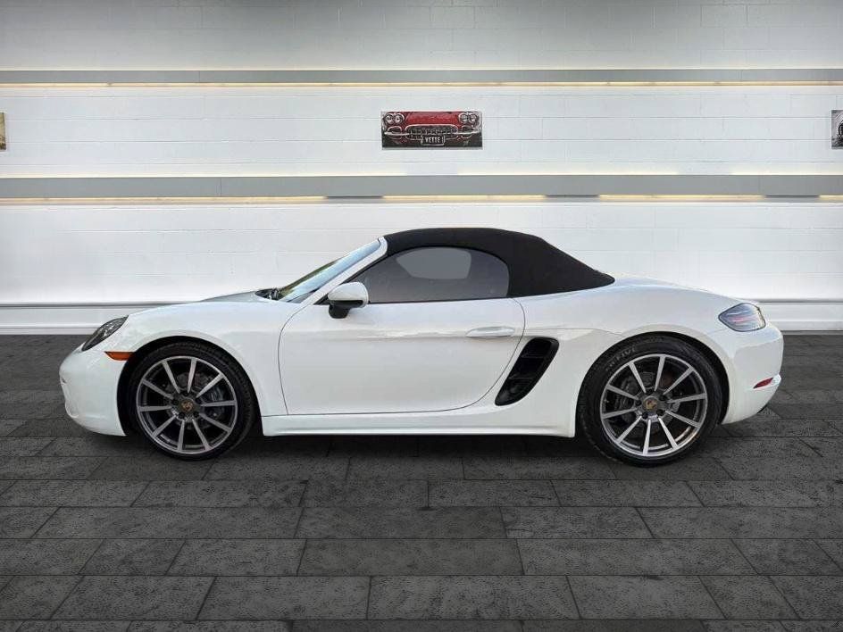Used 2017 Porsche 718 Boxster RWD image 4