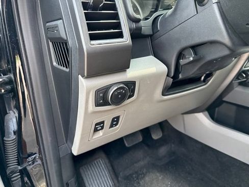 Used 2017 Ford F150 XLT w/ Equipment Group 302A Luxury AWD/4WD image 14