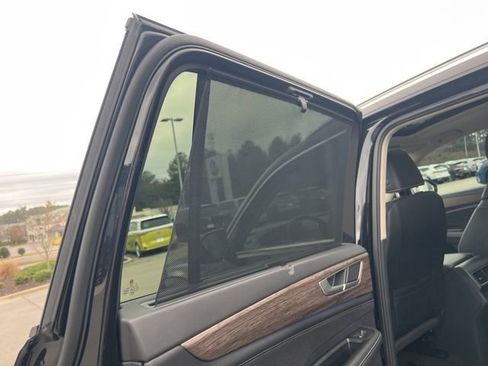 Certified 2025 Volkswagen Atlas SEL image 34