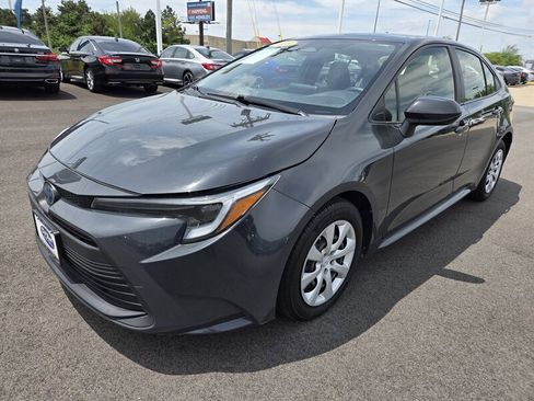 Used 2023 Toyota Corolla LE FWD image 7