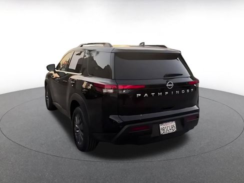 Used 2025 Nissan Pathfinder SV image 11