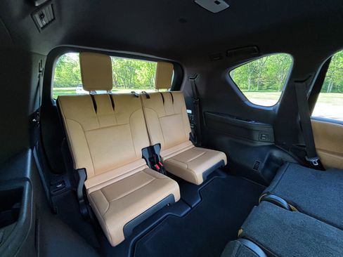 Used 2023 Lexus LX 600 4WD w/ Accessory Package (Z1) image 32