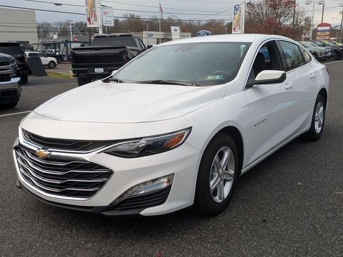 Used 2024 Chevrolet Malibu LT image 3
