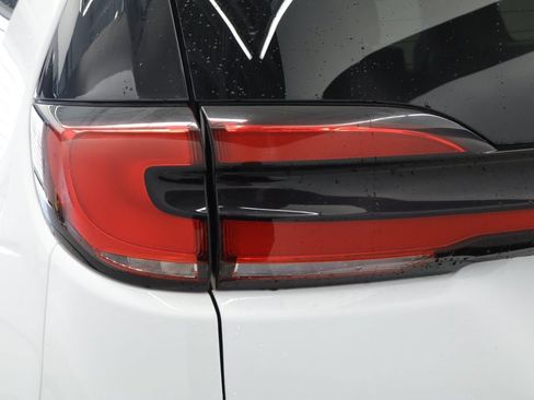 Certified 2023 Chrysler Pacifica Touring-L FWD image 17