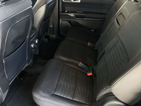 Used 2020 Ford Explorer XLT image 23