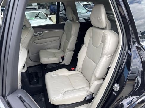Used 2022 Volvo XC90 T8 Inscription w/ Advanced Package image 10
