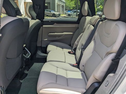 New 2025 Volvo EX90 Plus image 14