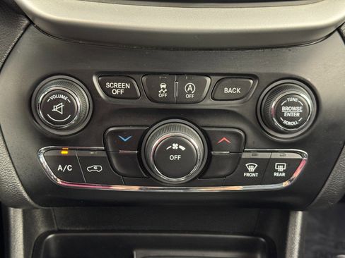 Used 2017 Jeep Cherokee Trailhawk w/ Cold Weather Group image 26