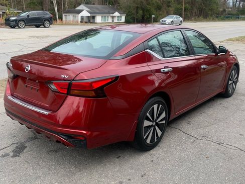 Used 2022 Nissan Altima 2.5 SV w/ SV Premium Package image 4