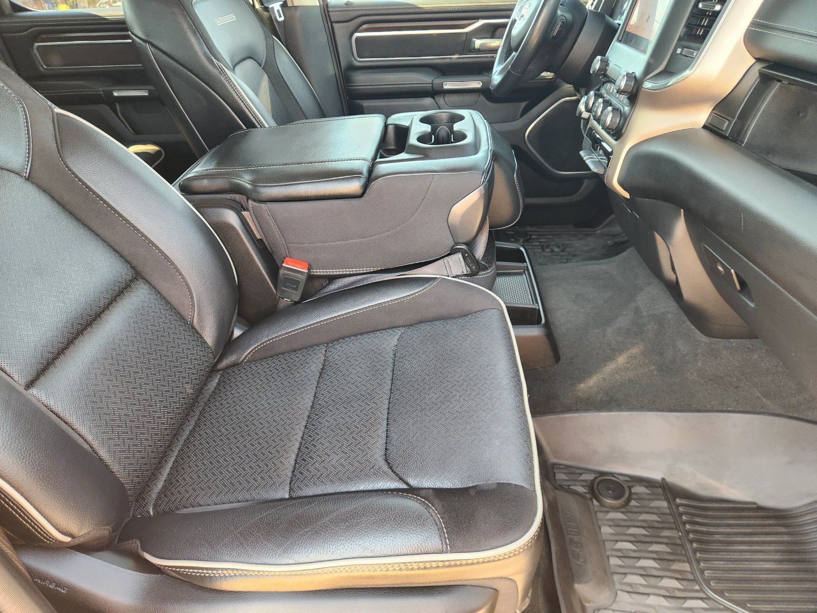 Used 2022 RAM 1500 Laramie AWD/4WD image 14