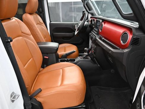Used 2021 Jeep Wrangler Unlimited Rubicon w/ Cold Weather Group AWD/4WD image 29