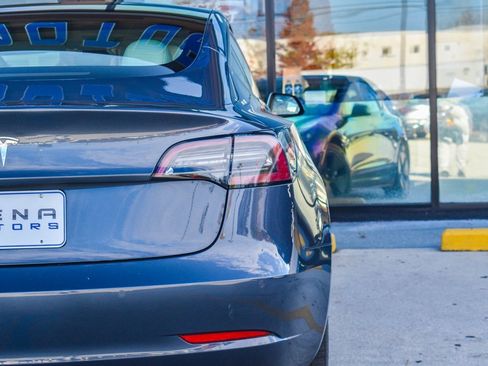 Used 2022 Tesla Model 3 Standard Range image 26